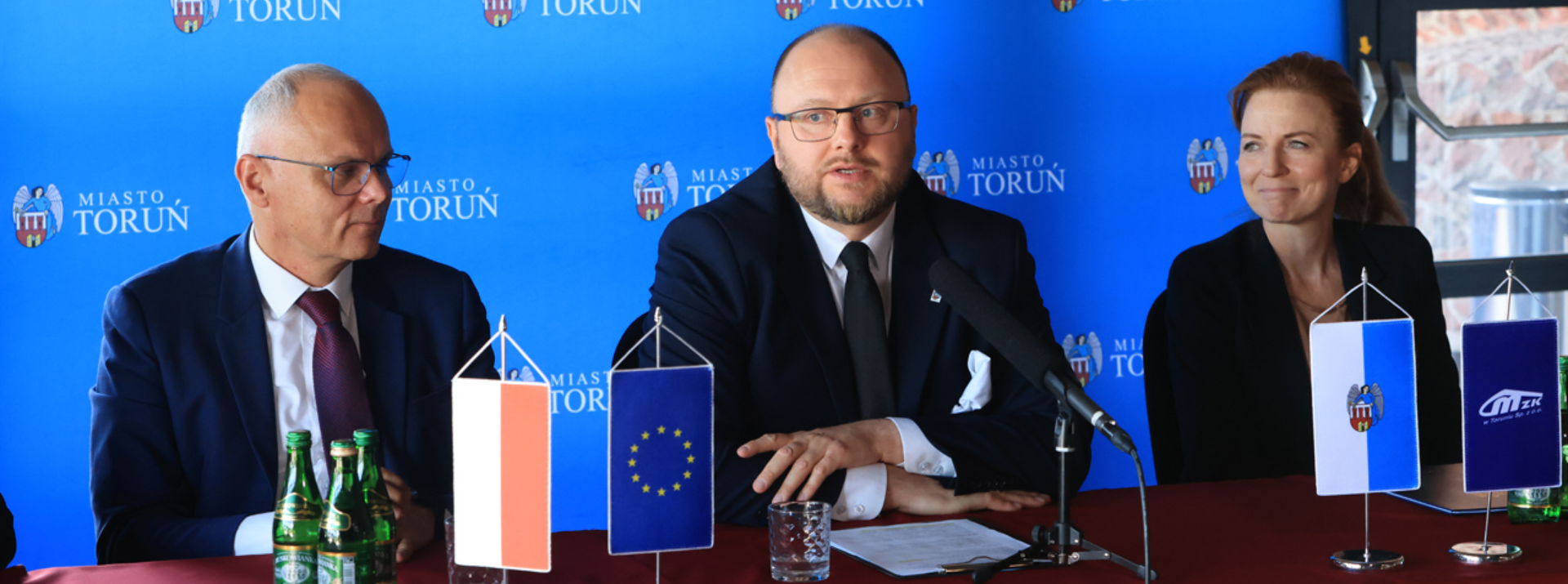 Prezydent Torunia Paweł Guleswki na konfenencji prasowej 